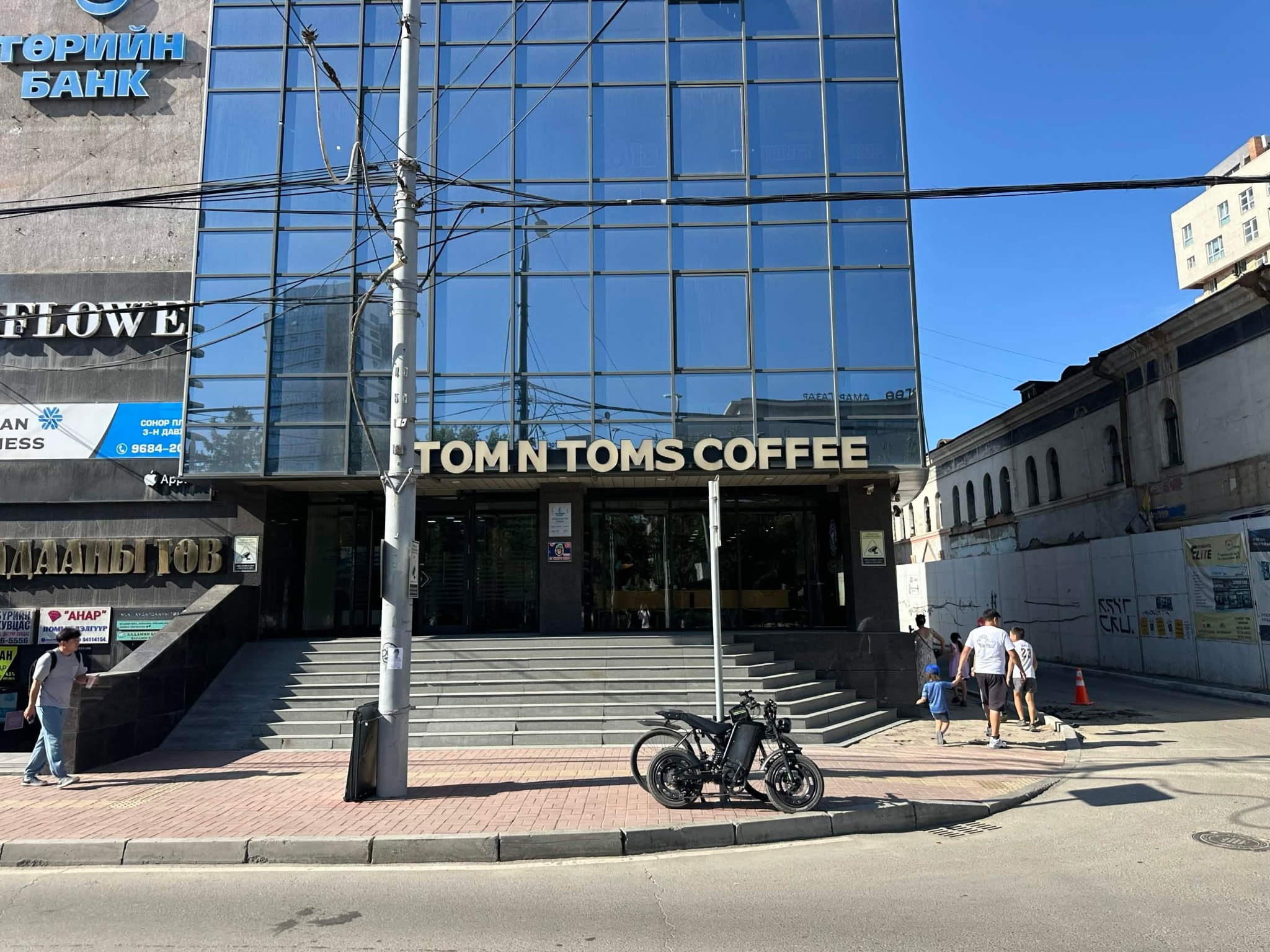 Tom n Toms — Café — Ulaanbaatar
