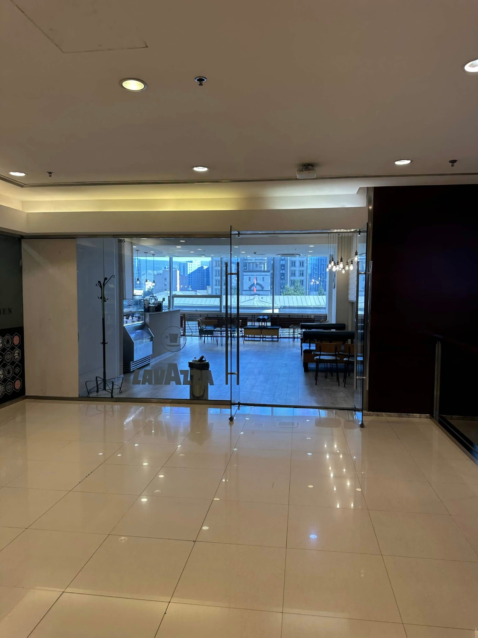 LavAzza — Cafe